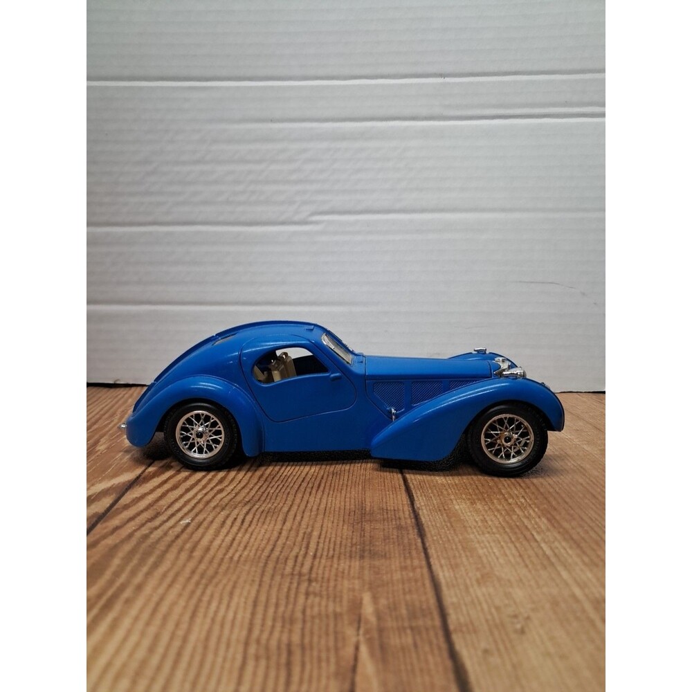 1936 Bugatti Atlantic Burago Bijoux Collection 1:24 Sky Blue Made in Italy!